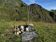 21 In vetta a 'Il Collino' (1832 m) croce a ricordo